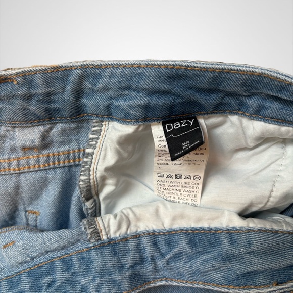 Dazy Jean Shorts - Picture 4 of 4